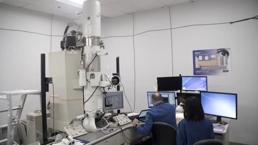 transmission electron microscope