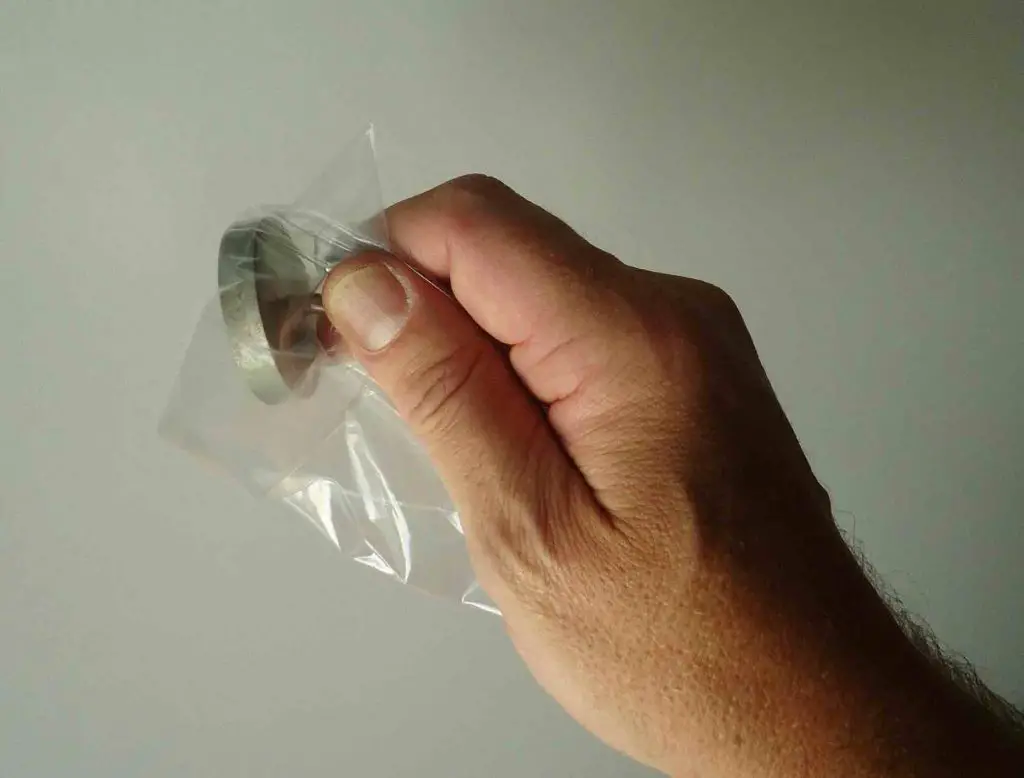 keep-magnet-inside-small-bag